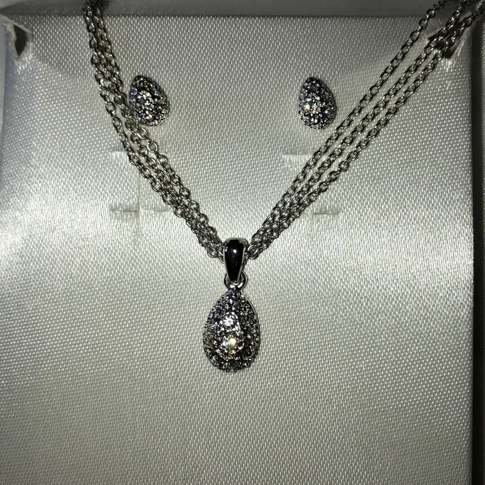 Necklace and erring set